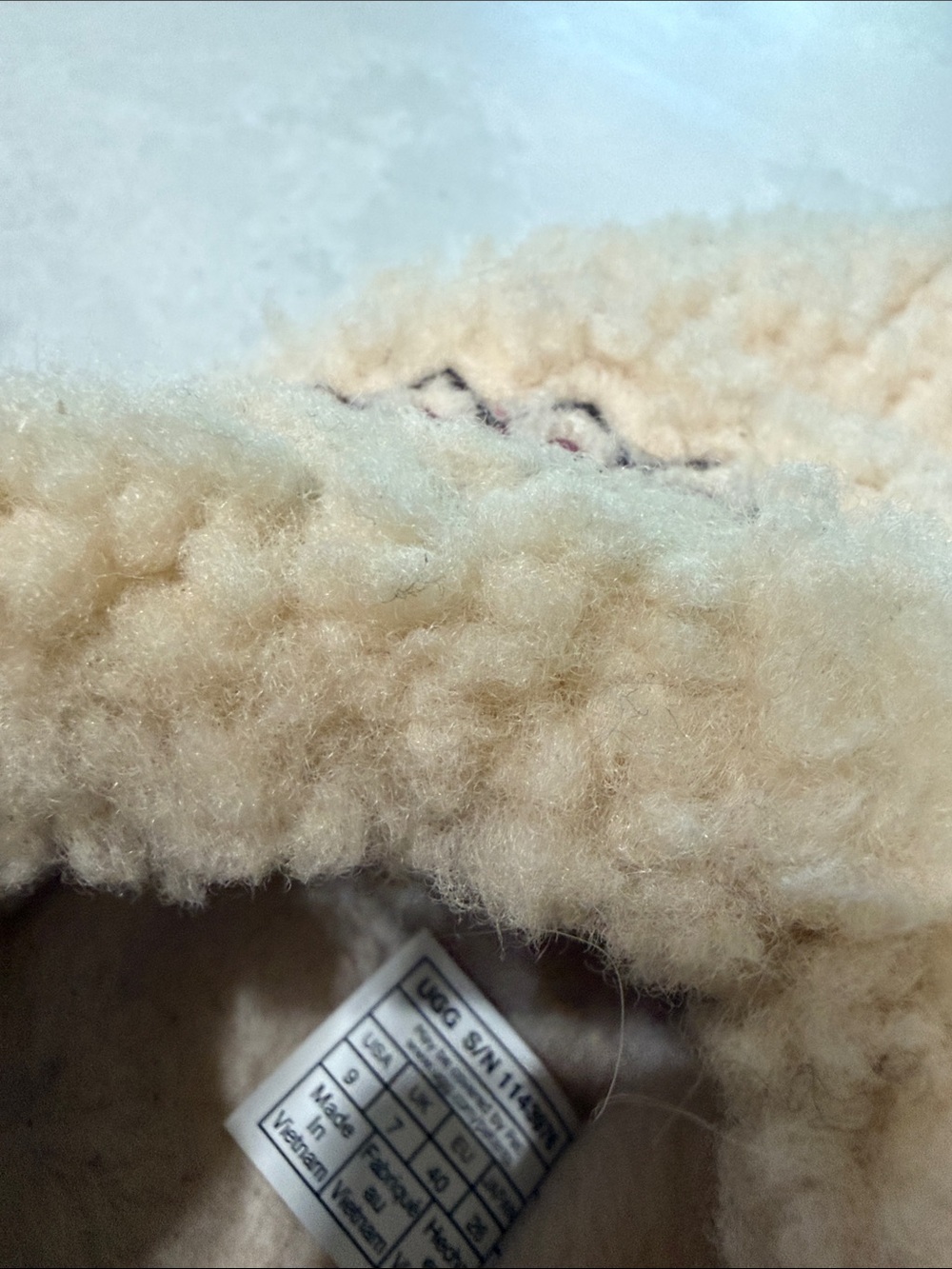 Ugg sherpa  Slip-On Clogs in Cream - Picture 4 of 7